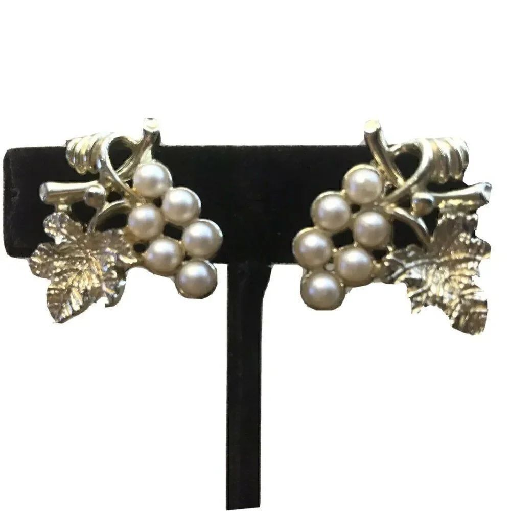 Cluster Pearl Leaf Gold Tone Clip On Earrings Vintage Wedding Beautiful Classic